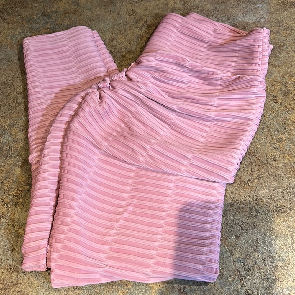 Pink butt scrunch leggings
